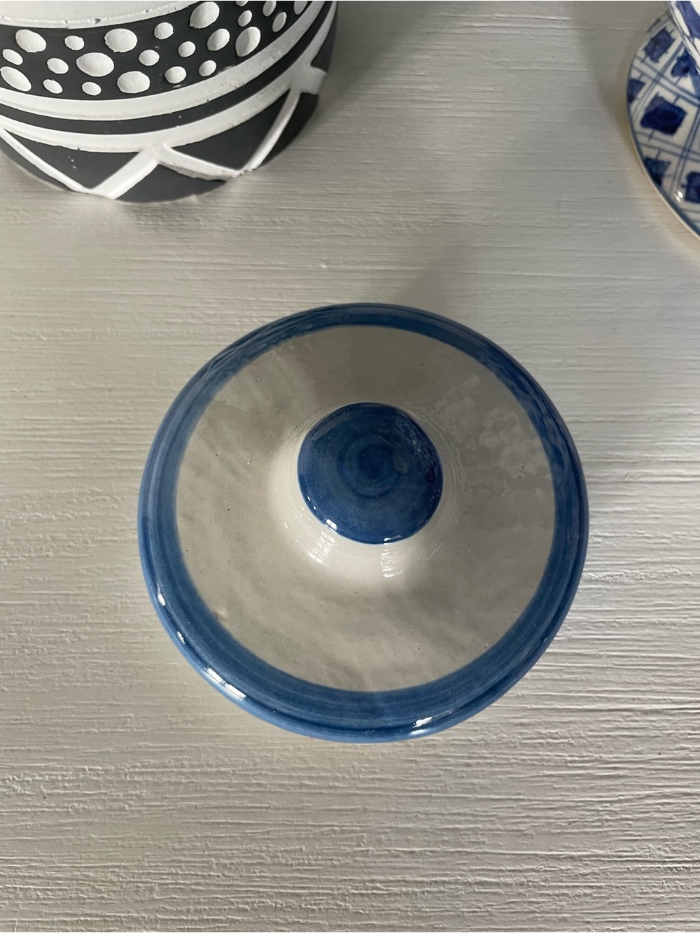 M A HADLEY POTTERY 4” REPLACEMENT LID, TOP BLUE STRIPE WITH BLUE KNOB